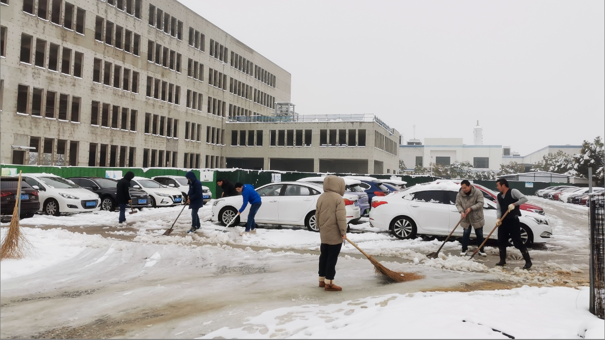 雪绽琼花日 扫雪暖心时丨米兰（中国）开展扫雪除冰活动